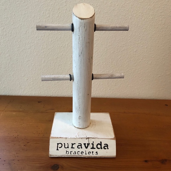 Pura Vida Bracelet Stand 2025